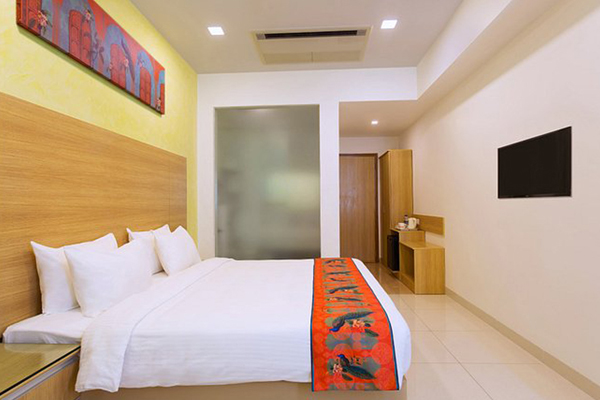 hotel in noida city centre